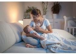 成人打开双臂图片视频,尽展成人风采与自由